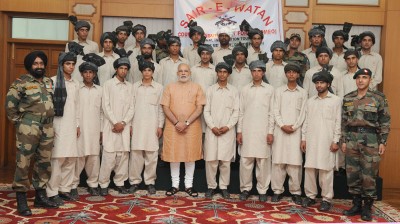 PM meets youth of Gujjar-Bakkarwal communities from J&K